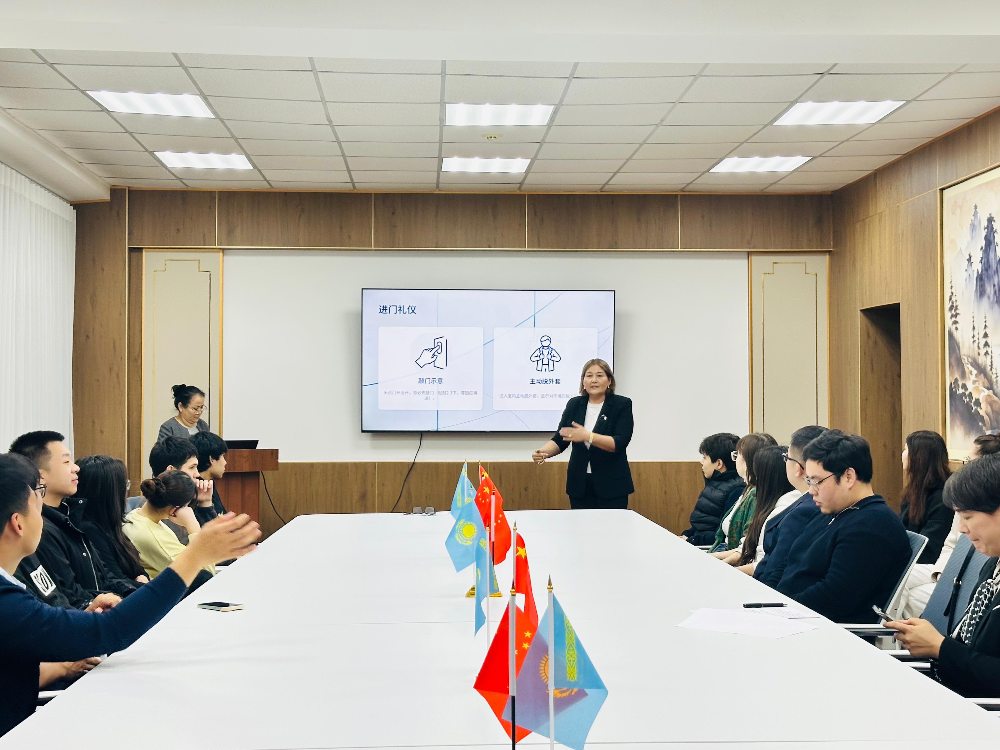 Қытайтану кафедрасында «Қазақстандағы гуманитарлық білім беру және этикет мәдениеті» тақырыбында дәріс өтті